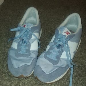 New Balance Women's Blue Sneakers